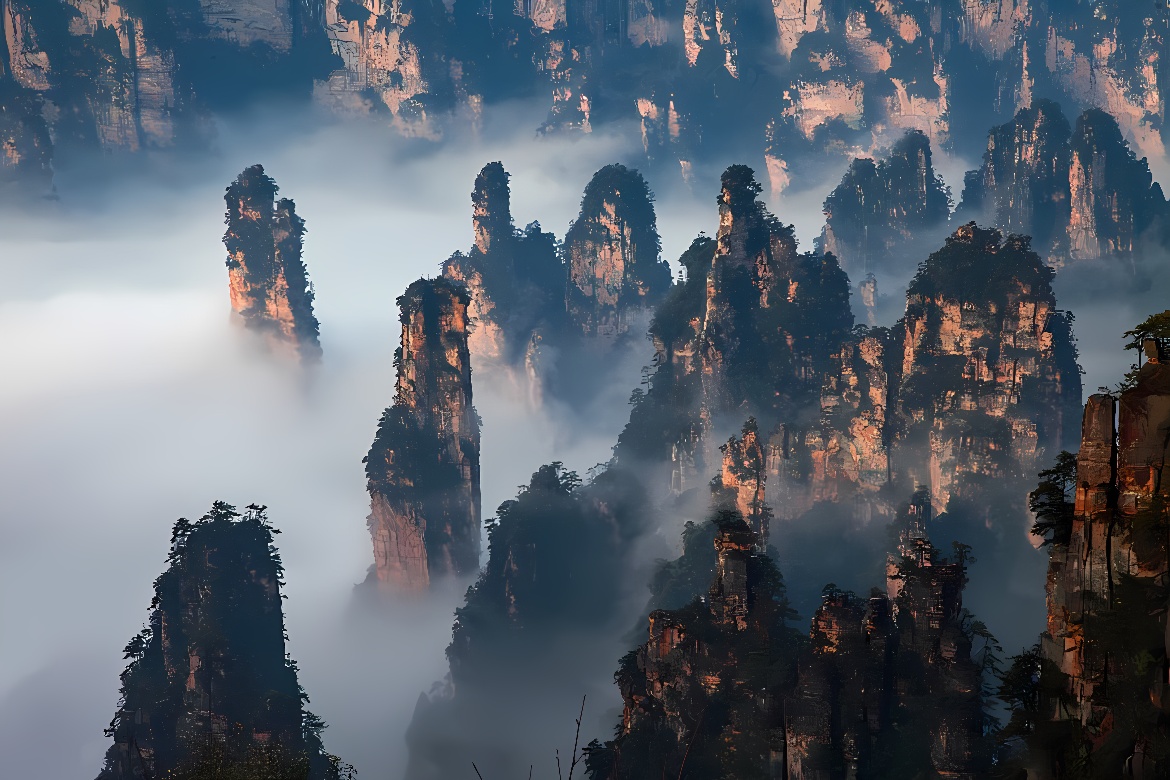 图片展示了云雾缭绕的奇特山峰，如同仙境，山峰若隐若现，景色宁静而神秘。