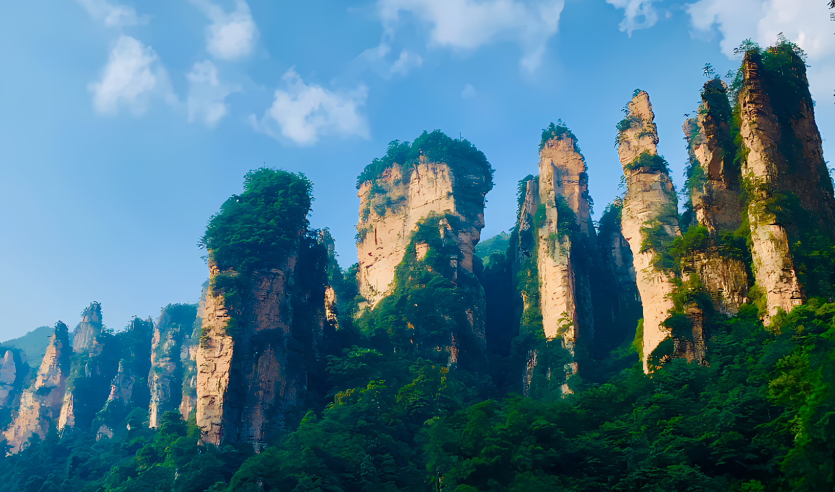 这是一张展示奇特山峰的图片，山峰高耸，形状独特，周围覆盖着绿色植被，天空呈现出晴朗的蓝色。