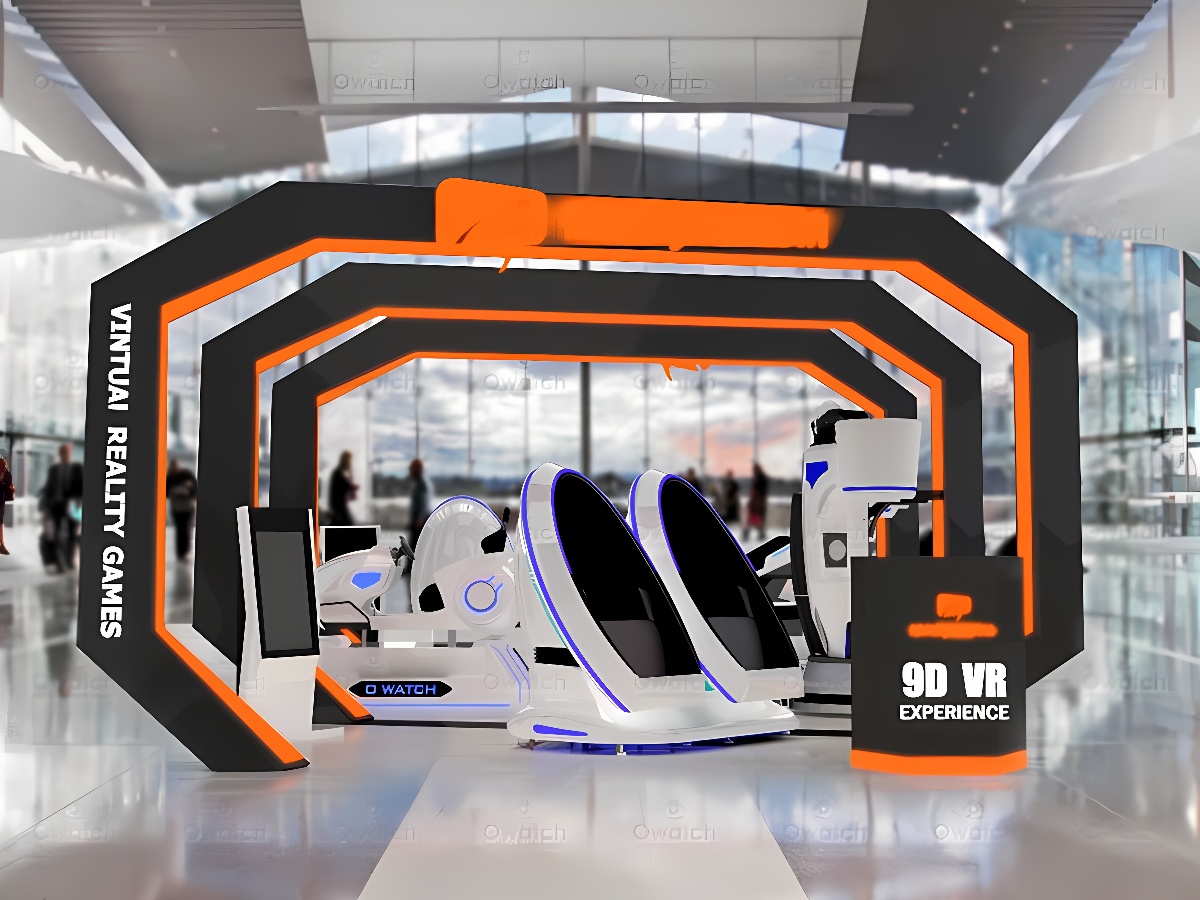 这是一张虚拟现实游戏体验区的图片，包含有几个白色的VR座椅和一个带有橙色装饰的现代感拱门。