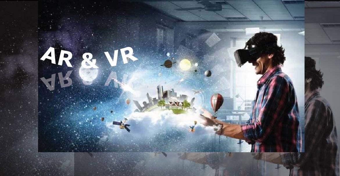 图片展示一位佩戴虚拟现实头盔的人，身处一个模糊的室内环境中，前方是由“AR & VR”字样构成的宇宙与城市融合的幻想画面。
