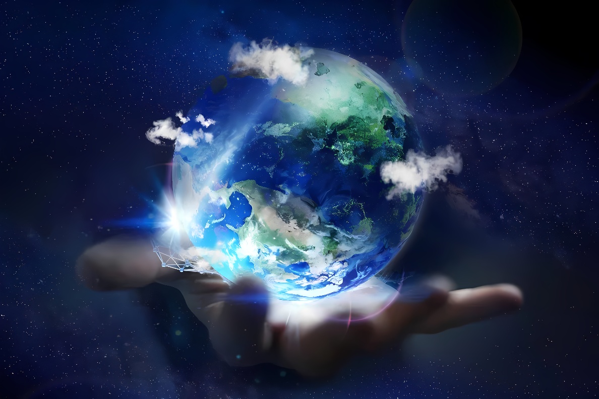 这是一张艺术化的图片，展示了一只手掌托着地球，背景是星空，整体给人一种神秘而强大的感觉。