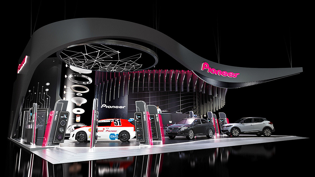 这是一张展示Pioneer品牌展台的图片，展台设计现代，展出多款音响设备和几辆车，色彩以黑色和粉红色为主。