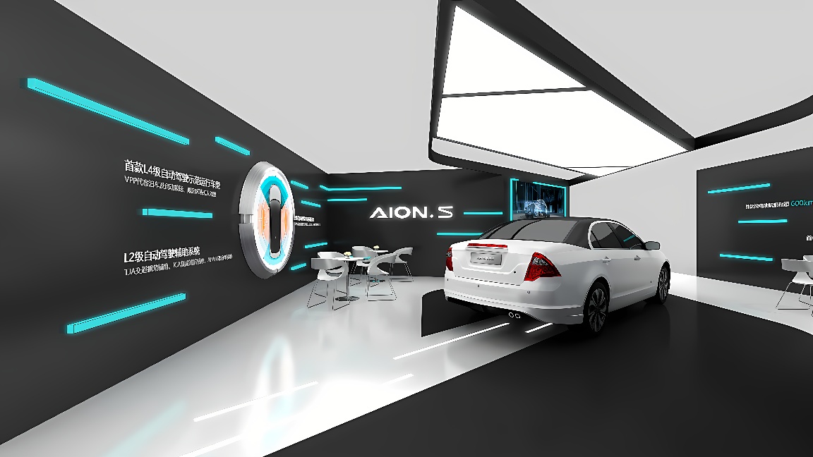 这是一张现代汽车展厅的图片，展示了一辆白色轿车，四周有科技感的装饰，墙上有品牌及车型信息。