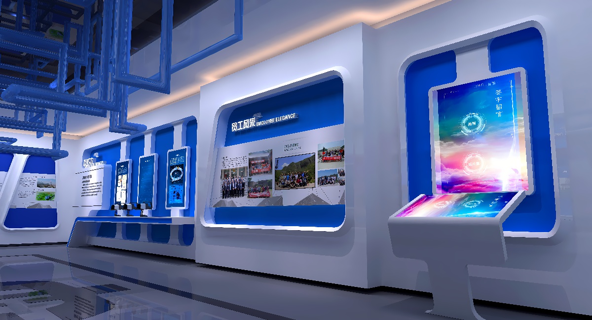 这张图片展示了一个现代化的展览空间，有蓝色灯光照明，墙上安装有多个带屏幕的展示台和互动装置。