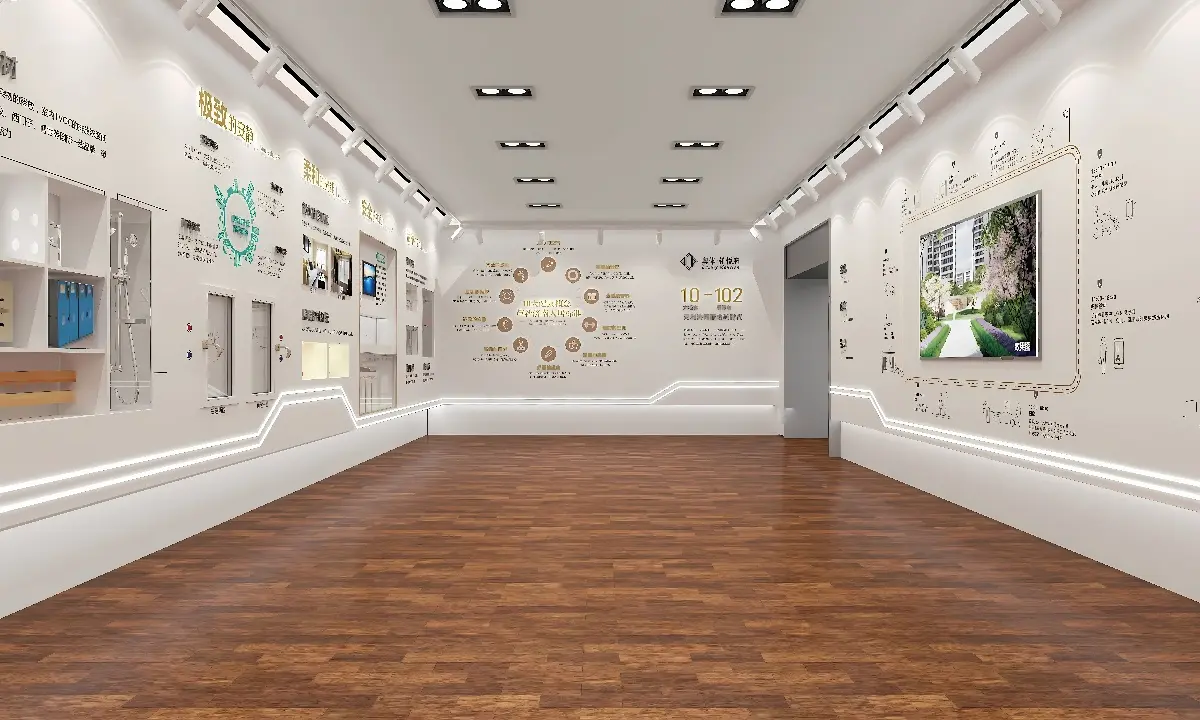 这是一间现代风格的展览室，墙上挂满了信息图表和屏幕，室内设计简洁，采用了白色调，地板是深色木质。