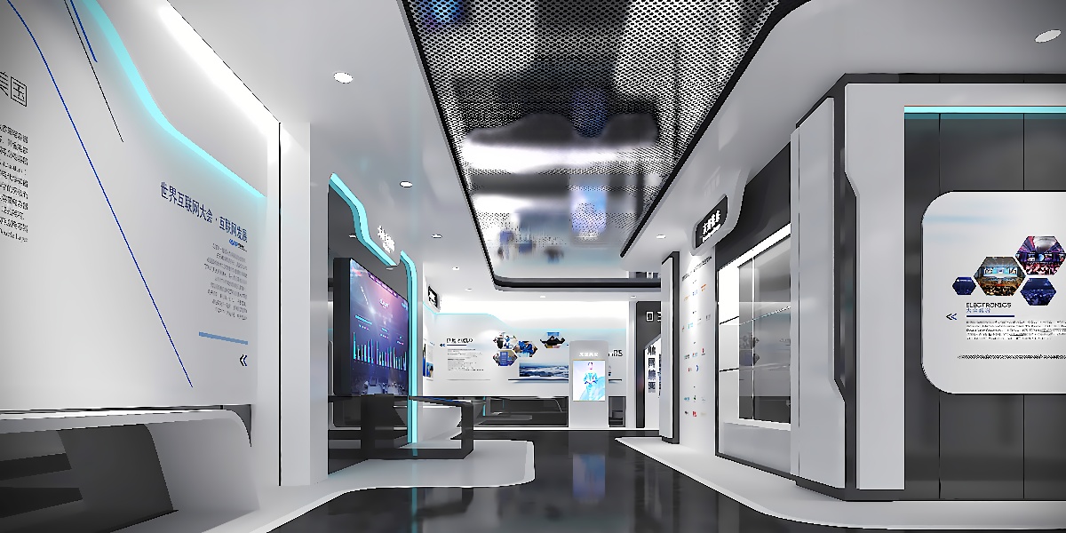 这是一张现代化展览厅的图片，内部设计现代简洁，以白色为主，蓝色灯光点缀，展示屏幕和信息板整齐排列。