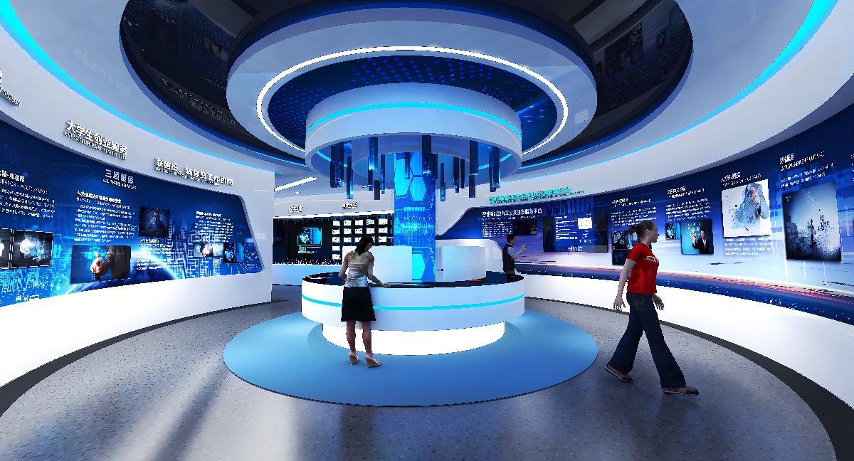 这是一张现代科技展览馆的图片，内有展示屏幕和互动台，两位参观者正在观看展品，整体色调以蓝白为主，显得未来感十足。