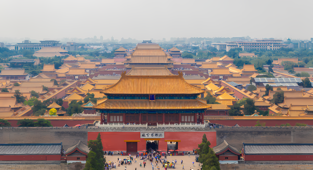 图片展示了北京故宫的鸟瞰图，金色屋顶建筑群雄伟，游客点缀其间，历史与现代交融的景象。