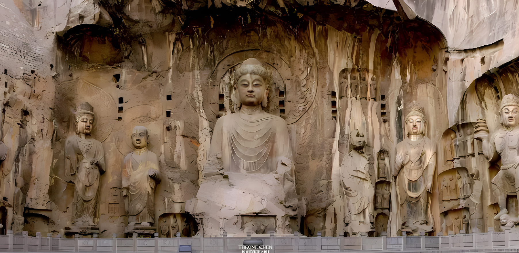 图片展示了雕刻精美的佛像群，位于岩石壁中，体现了丰富的宗教文化和古代雕塑艺术。