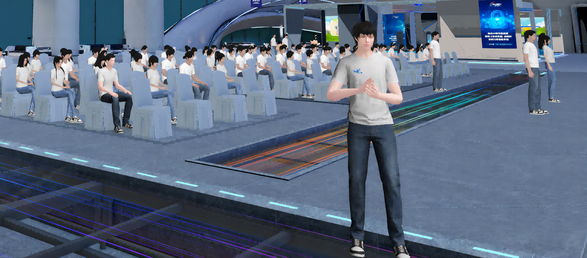 图片展示了一个虚拟现实场景，一名年轻的动画人物站在前方，背景是坐着的人群和现代化的室内环境。