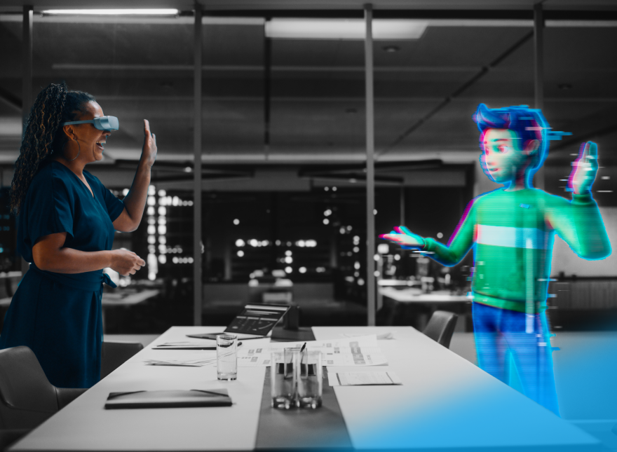 图片展示一位女士在办公室佩戴虚拟现实头盔，与一位虚拟现实中的数字化人物互动。