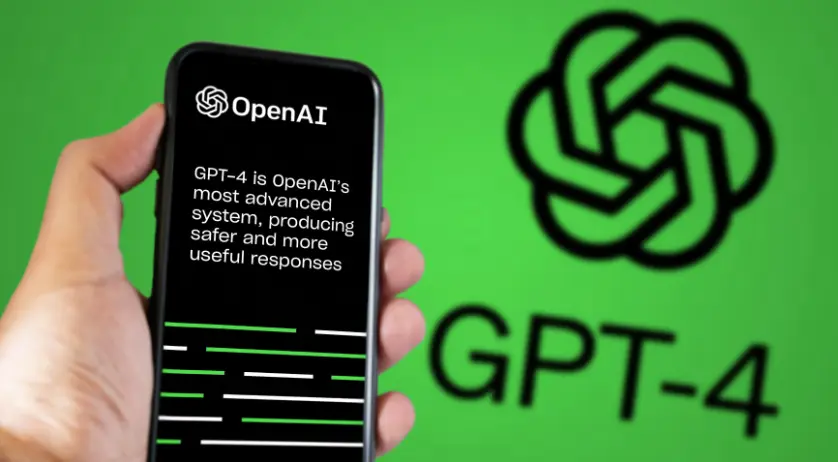 手持手机，屏幕显示“GPT-4是OpenAI最先进的系统”，背景为OpenAI的标志。