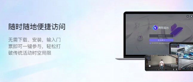 图片显示一台笔记本电脑，屏幕上有视频播放软件界面，背景是浅蓝色渐变，旁边有关于视频播放的中文文字说明。