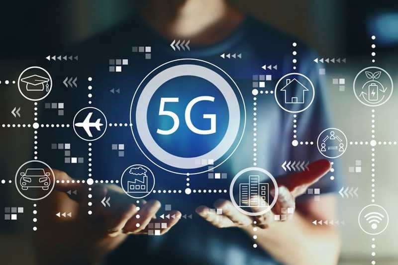图片展示一人双手呈现5G网络图标，周围有多个代表不同行业的图标，如教育、航空、家居等，象征5G技术的广泛应用。