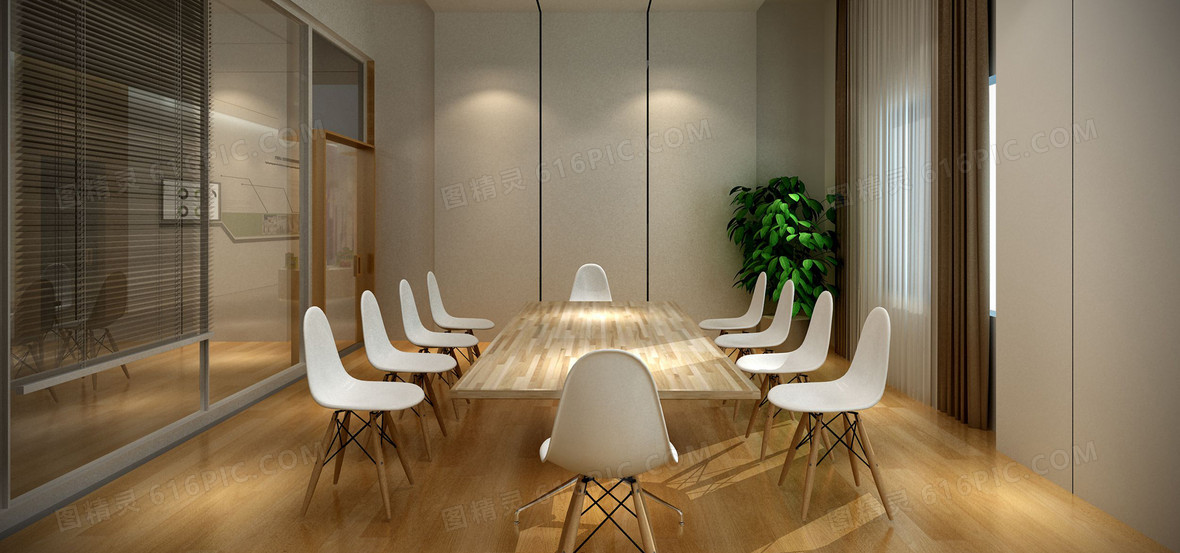 这是一间现代风格的会议室，中间有一张长木桌，周围摆放着白色椅子。室内装饰简洁，有玻璃隔断和一盆绿植。