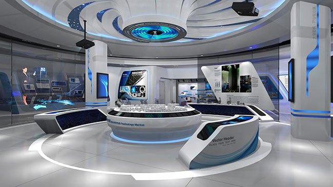 这是一张现代化控制室的图片，内部设计科技感强烈，以蓝白色为主调，配有多个显示屏和操作台。