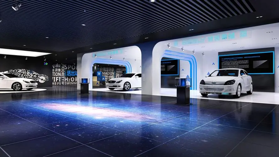这是一家现代感十足的汽车展厅，内有几辆白色汽车，墙上有介绍文字，地面反光，整体设计科技感强，色调以蓝白为主。