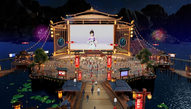 图片展示了一个虚拟的东方风格庆典场景，有烟花、灯笼、人群以及一个大屏幕上的卡通形象。
