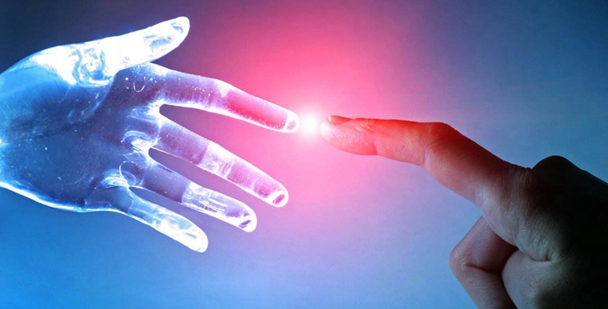 图片展示了一只透明的手和一只人类的手指尖相对，它们之间有一点光芒，背景是蓝红渐变色。