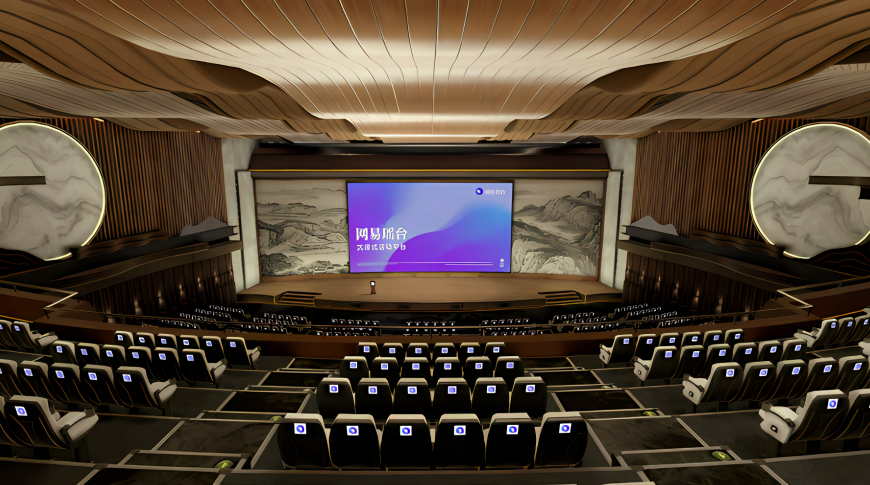 这是一个现代化的演讲厅，有排列整齐的座椅和宽大的投影屏幕，墙上装饰有艺术雕塑，整体显得庄重典雅。