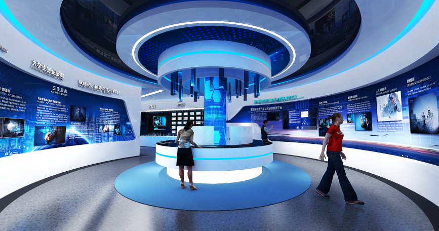 这是一张现代展览馆内部的图片，有两个人在观看墙上的展示屏幕，室内设计现代化，以蓝色为主色调。