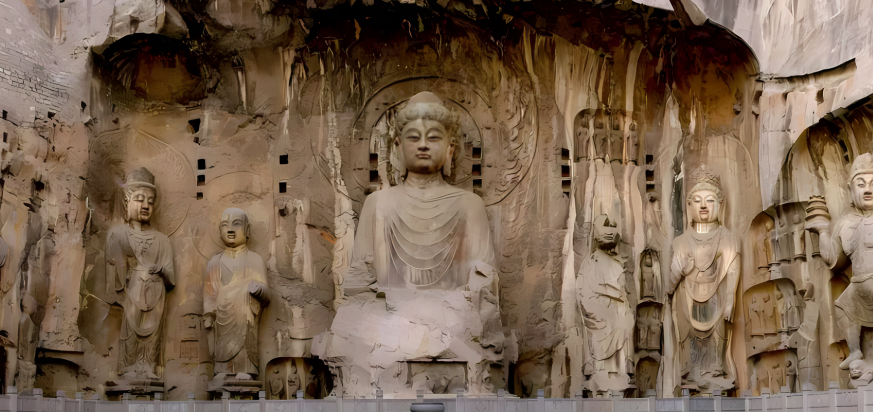 这是一组雕刻精美的石窟佛像，中间一尊大佛居中显眼，周围有小佛像，背后是岩石洞穴。