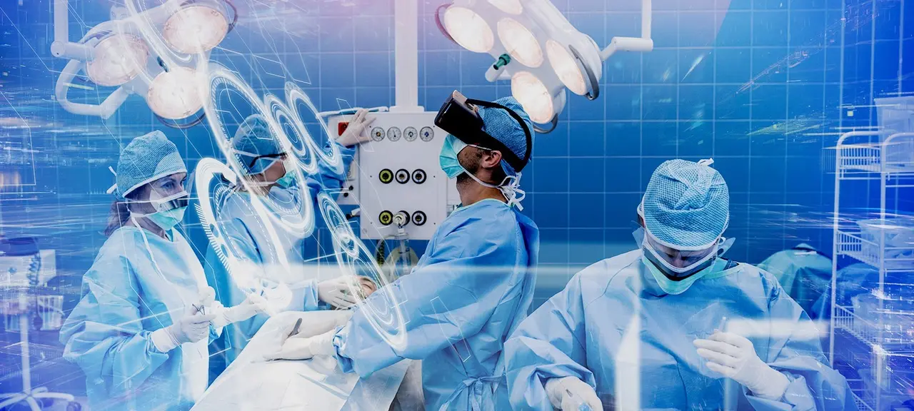图片展示了一组手术室内的医生和护士，他们穿着手术服，在进行医疗操作，周围是手术室设备。