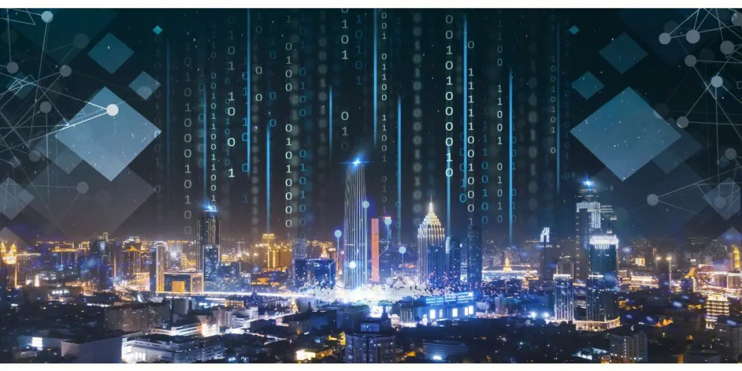 这张图片展示了夜幕下灯火辉煌的城市天际线，上方有数字雨般的代码流淌，暗示了数字化和信息技术与现代城市的融合。